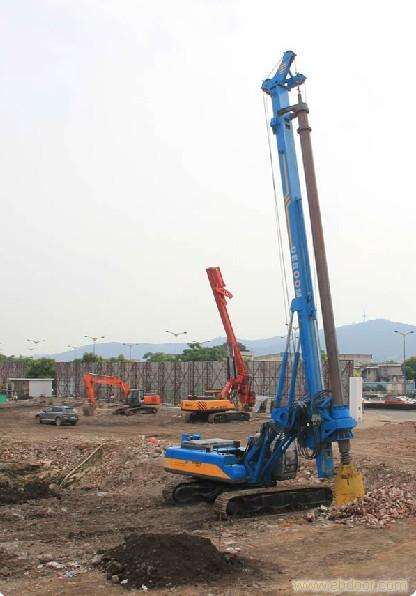 貴陽(yáng)旋挖鉆機(jī)租賃房建工程施工案例.jpg 貴陽(yáng)旋挖鉆機(jī)租賃房建工程施工案例.jpg