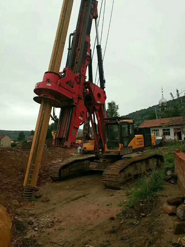 三一旋挖鉆機(jī)施工.jpg 三一旋挖鉆機(jī)施工.jpg