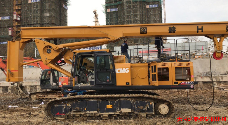 無限達(dá)徐工旋挖機(jī)檢修過程中.jpg 無限達(dá)徐工旋挖機(jī)檢修過程中.jpg