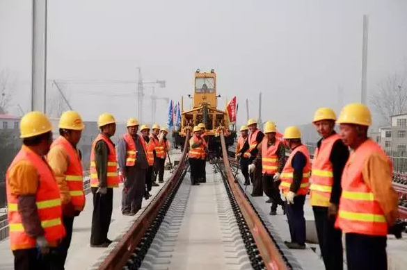 出售360旋挖機(jī),鄭萬鐵路河南段開始鋪軌.png 出售360旋挖機(jī),鄭萬鐵路河南段開始鋪軌.png