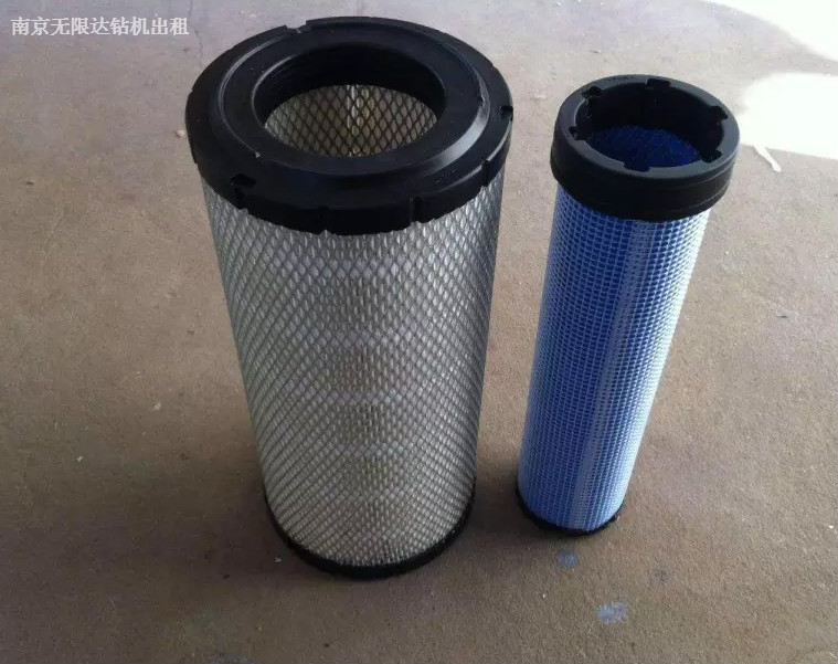 鉆機(jī)保養(yǎng)須知:更換空氣濾芯的注意事項(xiàng)有哪些?.jpg 鉆機(jī)保養(yǎng)須知:更換空氣濾芯的注意事項(xiàng)有哪些?.jpg