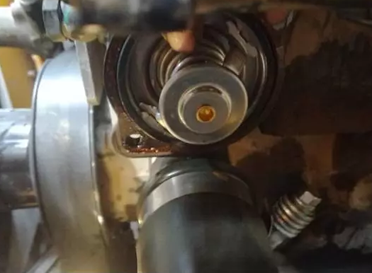 拆檢節(jié)溫器.png 拆檢節(jié)溫器.png