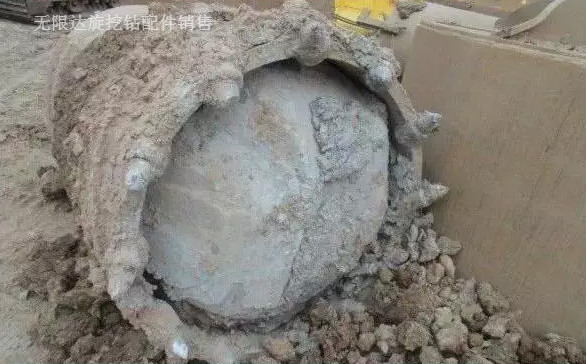 筒鉆卡鉆巖芯.jpg 筒鉆卡鉆巖芯.jpg