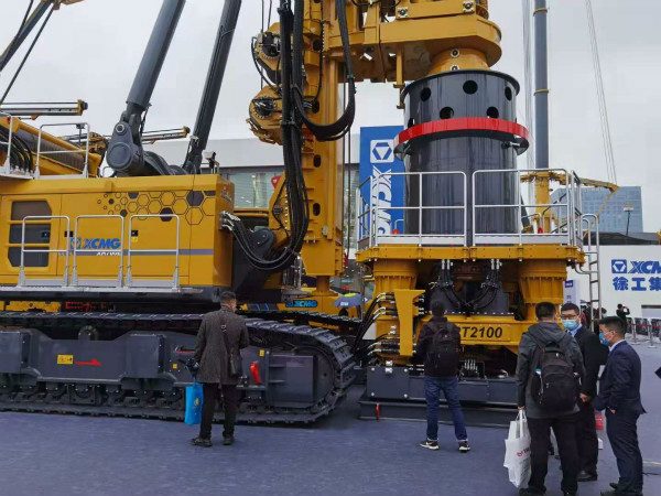 大型旋挖機(jī)價(jià)格及質(zhì)量.jpg 大型旋挖機(jī)價(jià)格及質(zhì)量.jpg