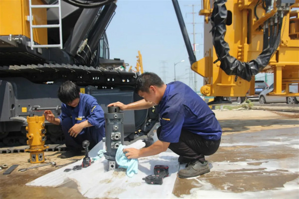 旋挖鉆發(fā)動(dòng)機(jī).jpg 旋挖鉆發(fā)動(dòng)機(jī).jpg