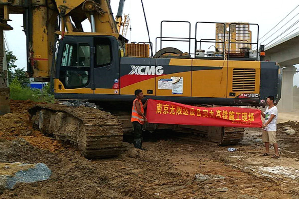 京雄高鐵大型樁基施工中,旋挖鉆機(jī)必不可少.jpg 京雄高鐵大型樁基施工中,旋挖鉆機(jī)必不可少.jpg