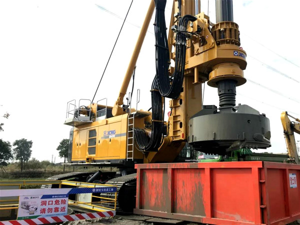徐工旋挖鉆機(jī)的施工流程和注意事項(xiàng).jpg 徐工旋挖鉆機(jī)的施工流程和注意事項(xiàng).jpg