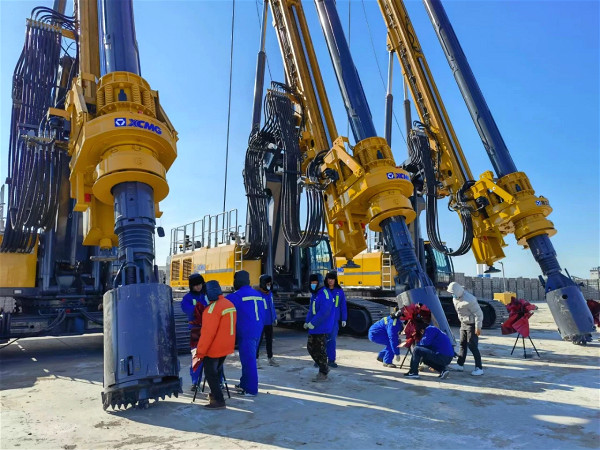 既要鉆深長,又要鉆徑大,旋挖鉆機(jī)選哪款?.jpg 既要鉆深長,又要鉆徑大,旋挖鉆機(jī)選哪款?.jpg