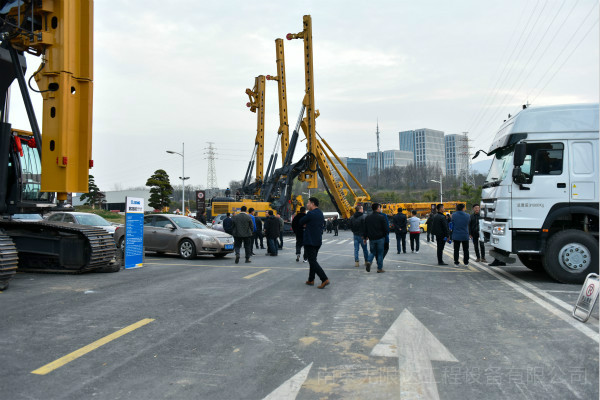 旋挖鉆機(jī)春季訂貨會3月告捷.jpg 旋挖鉆機(jī)春季訂貨會3月告捷.jpg