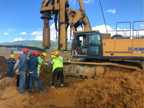 除了保障旋挖鉆機(jī)設(shè)備,我們還為客戶做什么?.jpg 除了保障旋挖鉆機(jī)設(shè)備,我們還為客戶做什么?.jpg