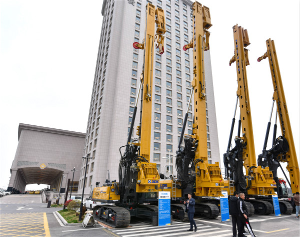 旋挖鉆機融資租賃和經(jīng)營租賃的區(qū)別.jpg 旋挖鉆機融資租賃和經(jīng)營租賃的區(qū)別.jpg