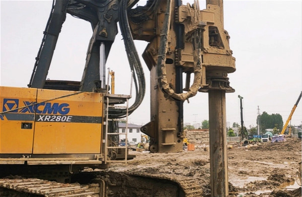 租賃徐工280E旋挖鉆機(jī)助力合新高鐵.jpg 租賃徐工280E旋挖鉆機(jī)助力合新高鐵.jpg