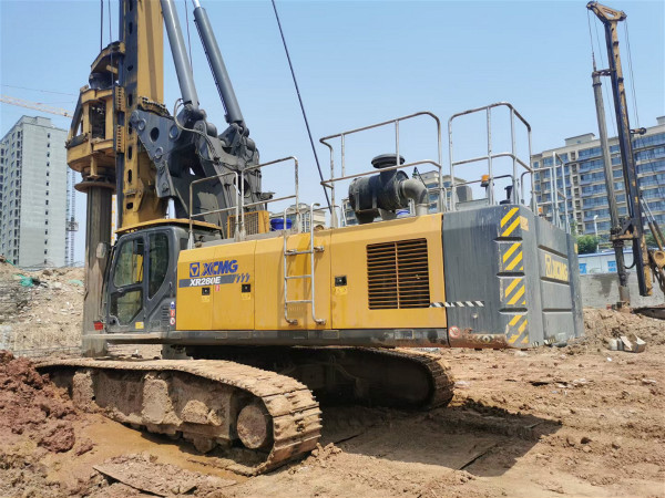 公司三大常租售旋挖鉆機(jī)型號.jpg 公司三大常租售旋挖鉆機(jī)型號.jpg