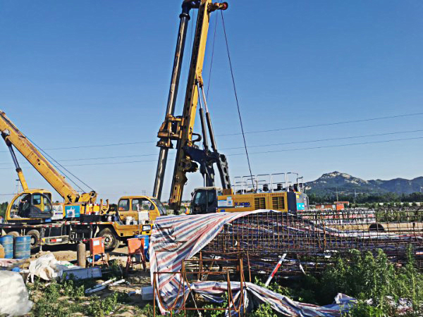 租賃旋挖鉆機(jī)一個(gè)月多少錢?.jpg 租賃旋挖鉆機(jī)一個(gè)月多少錢?.jpg