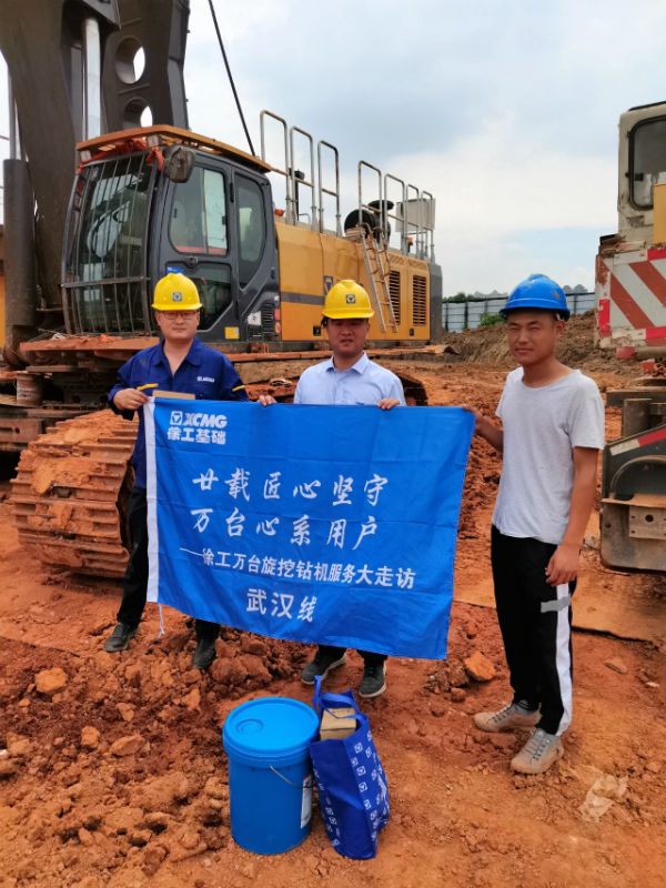 萬(wàn)臺(tái)旋挖鉆機(jī)走訪 武漢線.jpg 萬(wàn)臺(tái)旋挖鉆機(jī)走訪 武漢線.jpg