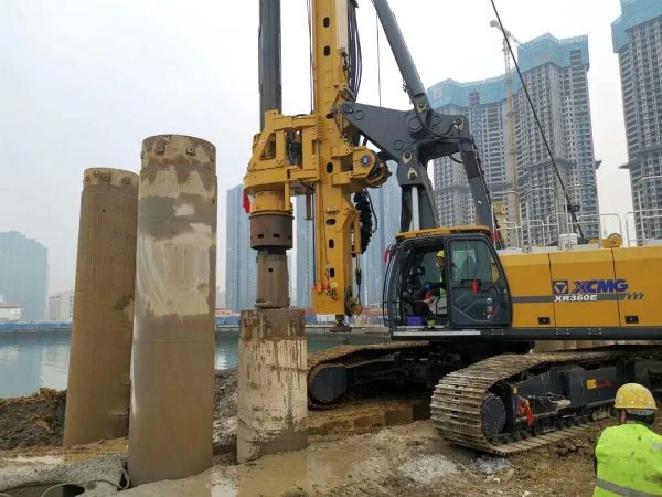 山東XR360E旋挖鉆機(jī)租賃設(shè)備展示.jpg 山東XR360E旋挖鉆機(jī)租賃設(shè)備展示.jpg