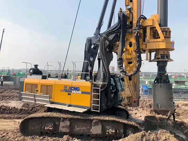 徐工XR240E旋挖鉆機(jī)主要參數(shù)介紹.jpg 徐工XR240E旋挖鉆機(jī)主要參數(shù)介紹.jpg