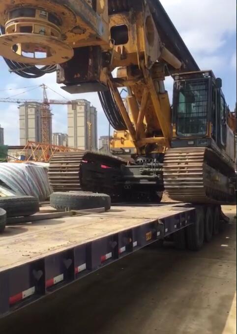 徐工360旋挖機(jī)煙臺(tái)工地準(zhǔn)備下板車(chē) 徐工360旋挖機(jī)煙臺(tái)工地準(zhǔn)備下板車(chē)